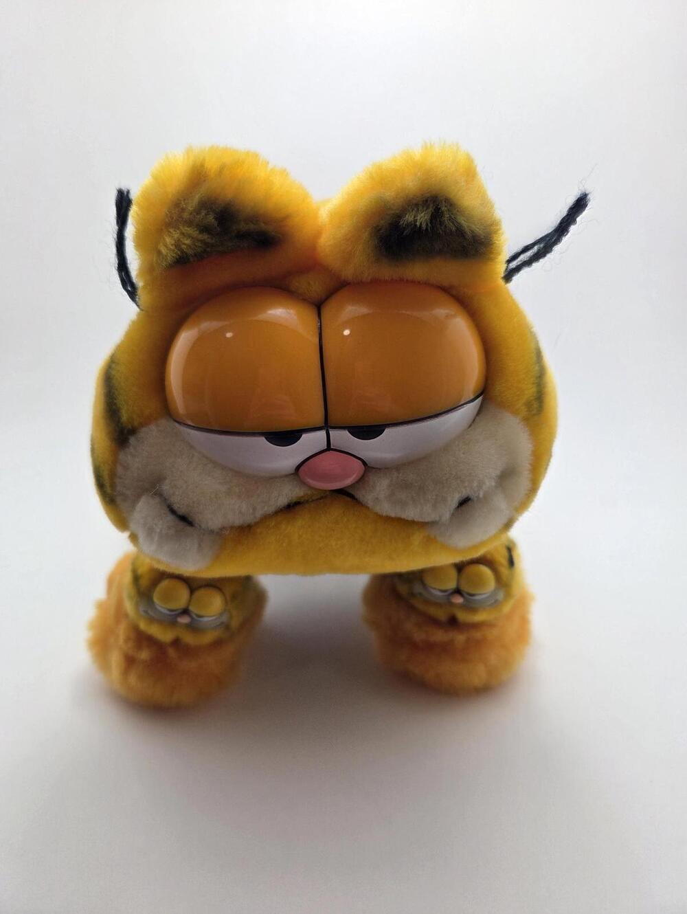 1981 Dakin Garfield My Favorite Slippers Blue Pajamas Pj Plush (11 inch)